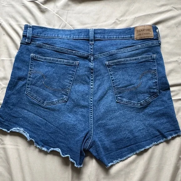 Women’s Levi’s Heritage High Rise Shorts with Frayed Hem Size 18 34 - Picture 2 of 8